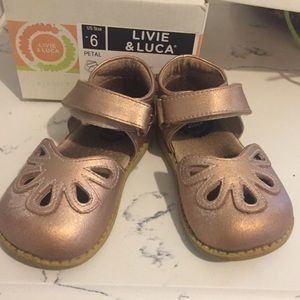 Livie and Luca Size 6 Petals